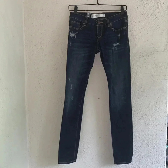 Abercrombie & Fitch Brett Blue Low Rise Stretch Torn Size 25X29 - Picture 1 of 10